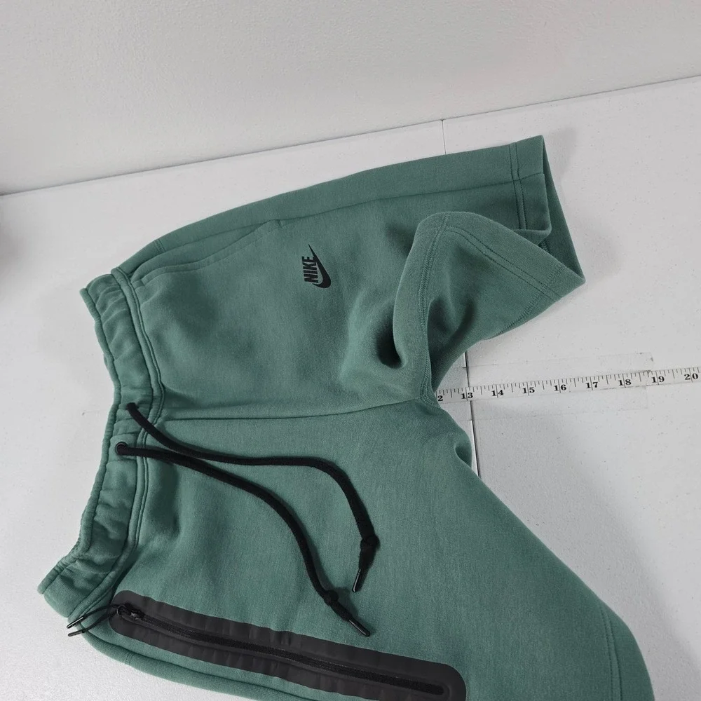 Nike Sportswear Tech Fleece Shorts Mens Green FB8171-361 Small